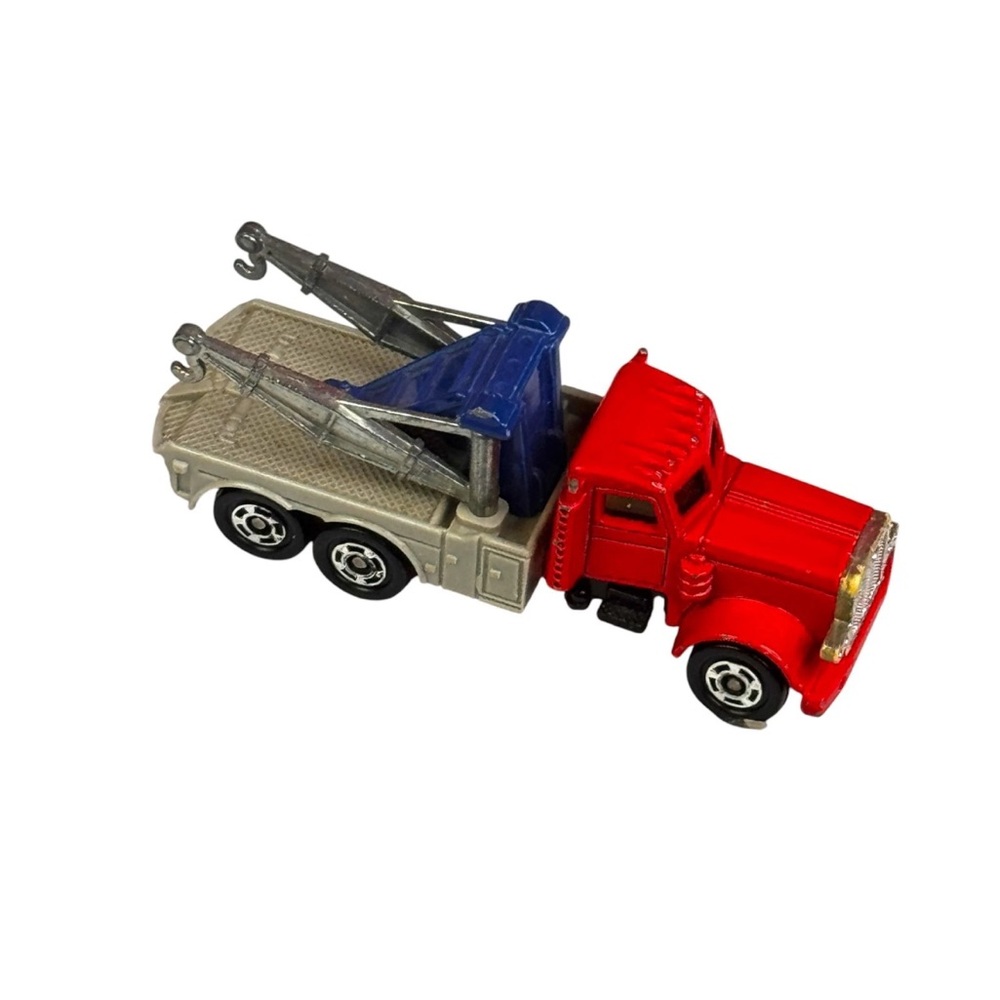 Vintage TOMY Tomica Tow Truck Red Blue And Gray F63 - Near mint 1:96